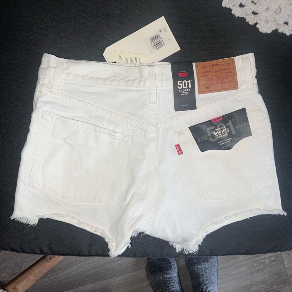 BRAND NEW LEVI’S (with tags)
